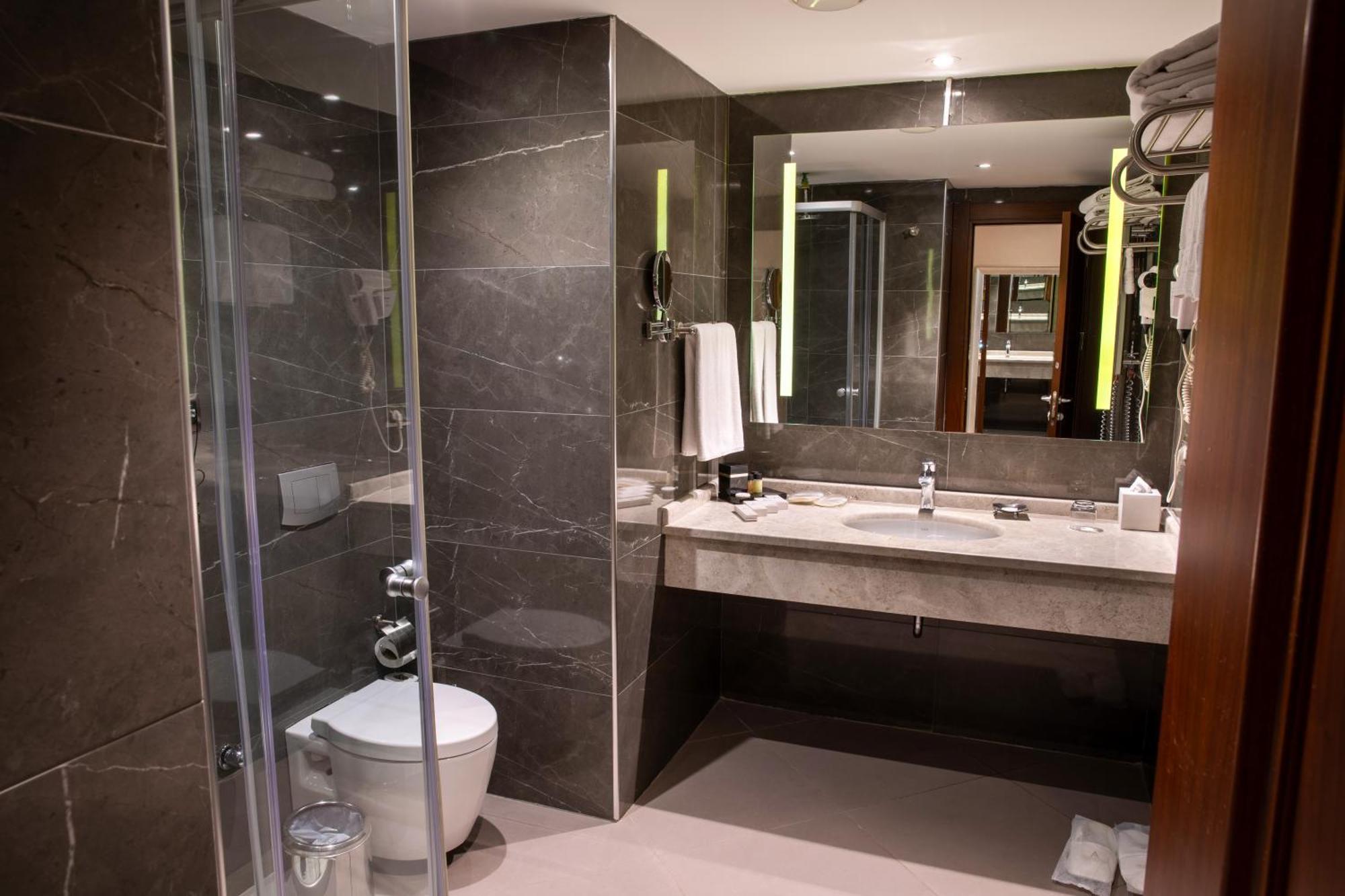 Отель Grand Aras & 4*