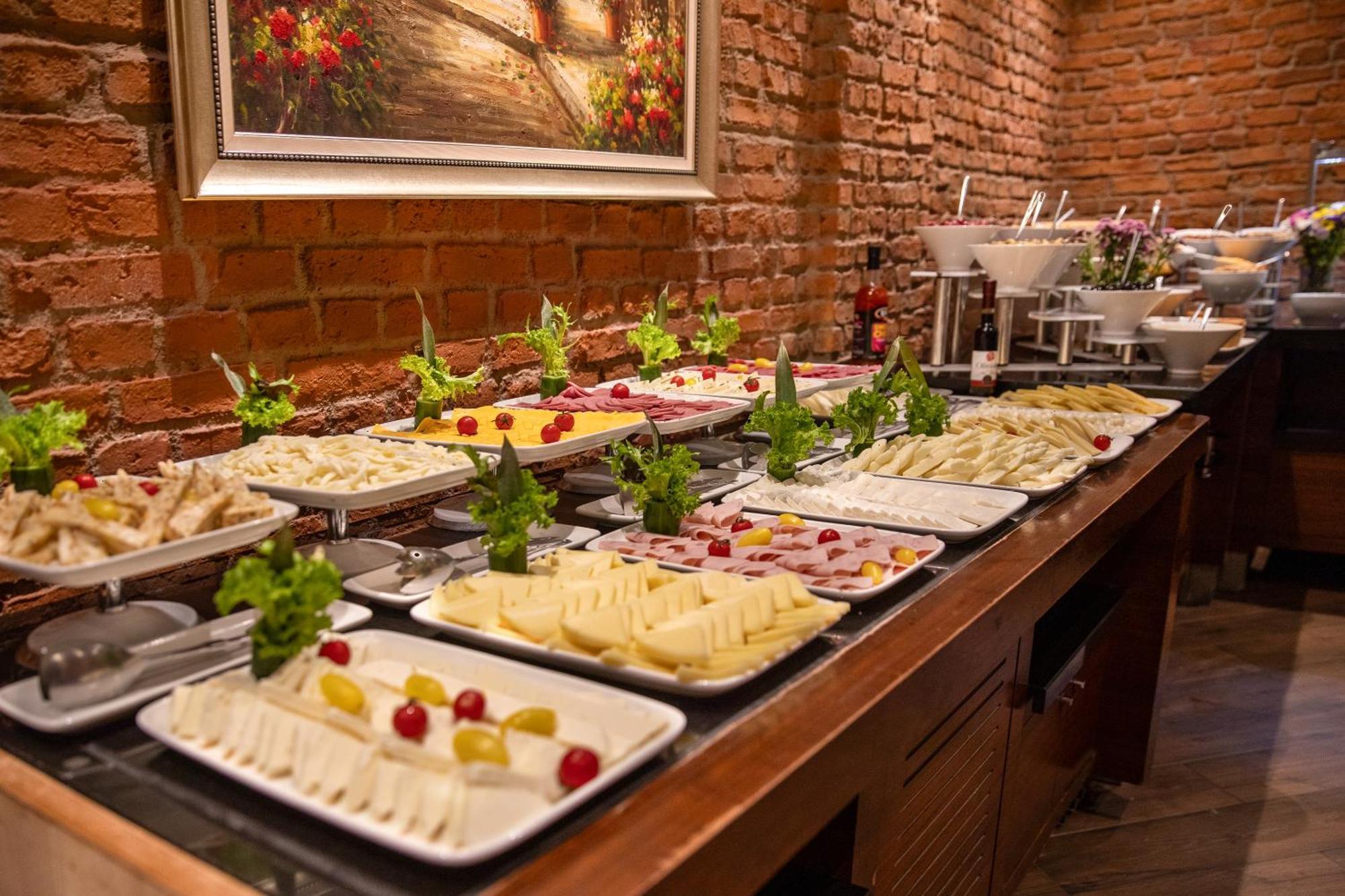 Отель Grand Aras &